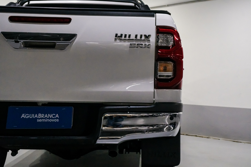 Toyota HILUX 2.8 D-4D TURBO DIESEL CD SRX LIMITED 4X4 AUTOMÁTICO 9