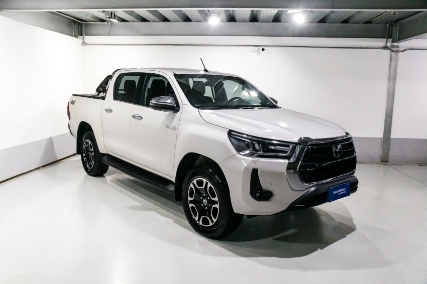 Toyota HILUX 2.8 D-4D TURBO DIESEL CD SRX LIMITED 4X4 AUTOMÁTICO 5
