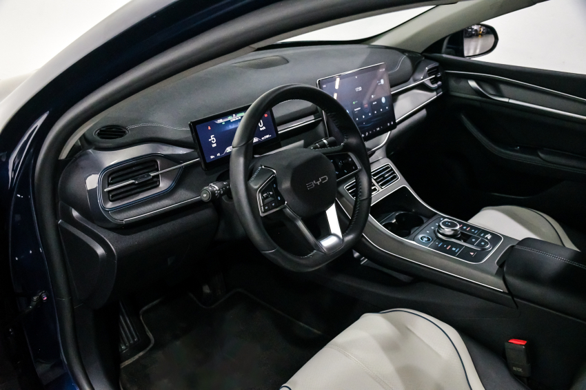 BYD KING 1.5 DM-I PHEV GL AUTOMÁTICO 13