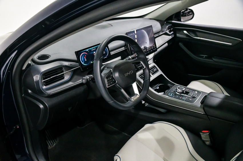 BYD KING 1.5 DM-I PHEV GL AUTOMÁTICO 13