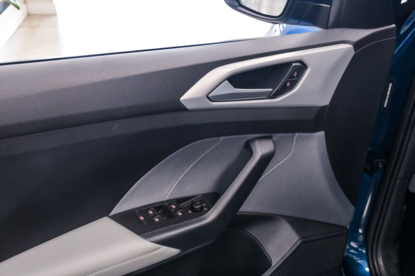 Volkswagen T-CROSS 1.0 200 TSI TOTAL FLEX COMFORTLINE AUTOMÁTICO 19