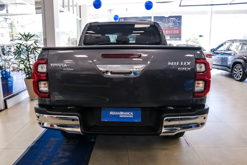 Toyota HILUX 2.8 D-4D TURBO DIESEL CD SRX 4X4 AUTOMÁTICO 8