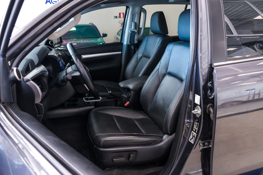 Toyota HILUX 2.8 D-4D TURBO DIESEL CD SRX 4X4 AUTOMÁTICO 20