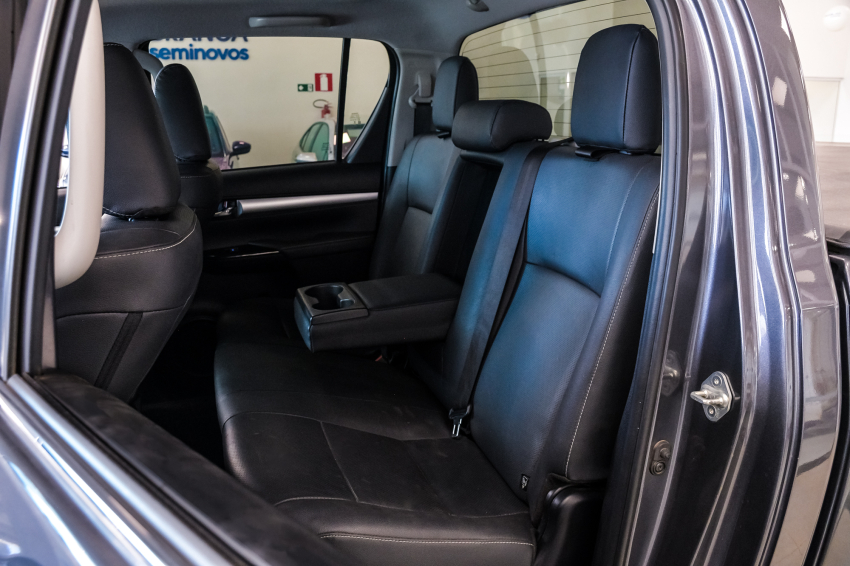 Toyota HILUX 2.8 D-4D TURBO DIESEL CD SRX 4X4 AUTOMÁTICO 22