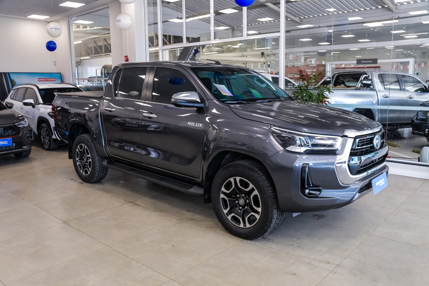 Toyota HILUX 2.8 D-4D TURBO DIESEL CD SRX 4X4 AUTOMÁTICO 5
