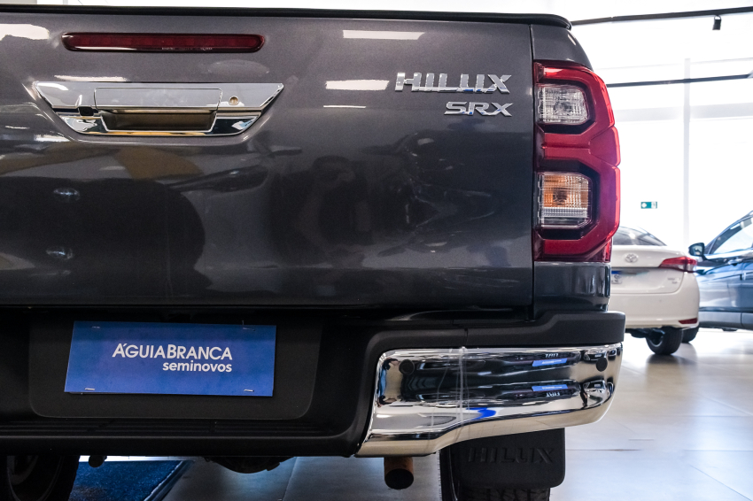 Toyota HILUX 2.8 D-4D TURBO DIESEL CD SRX 4X4 AUTOMÁTICO 9