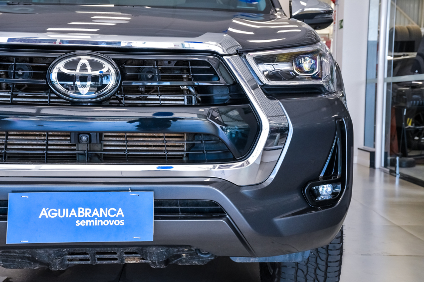 Toyota HILUX 2.8 D-4D TURBO DIESEL CD SRX 4X4 AUTOMÁTICO 4