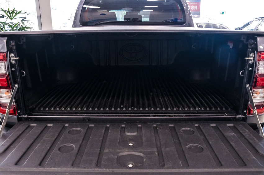 Toyota HILUX 2.8 D-4D TURBO DIESEL CD SRX 4X4 AUTOMÁTICO 11