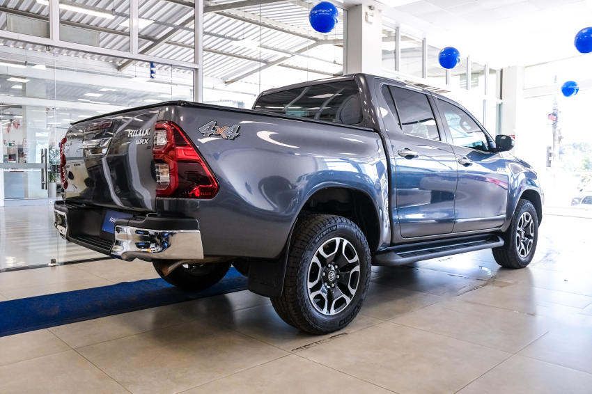 Toyota HILUX 2.8 D-4D TURBO DIESEL CD SRX 4X4 AUTOMÁTICO 10