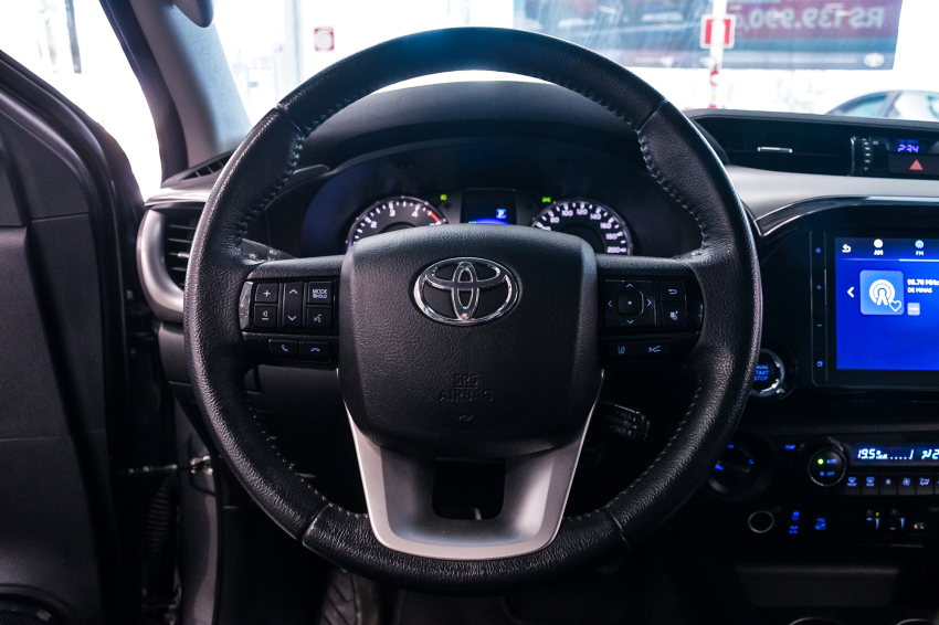 Toyota HILUX 2.8 D-4D TURBO DIESEL CD SRX 4X4 AUTOMÁTICO 15