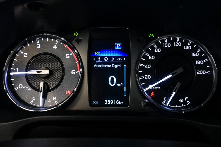 Toyota HILUX 2.8 D-4D TURBO DIESEL CD SRX 4X4 AUTOMÁTICO 12