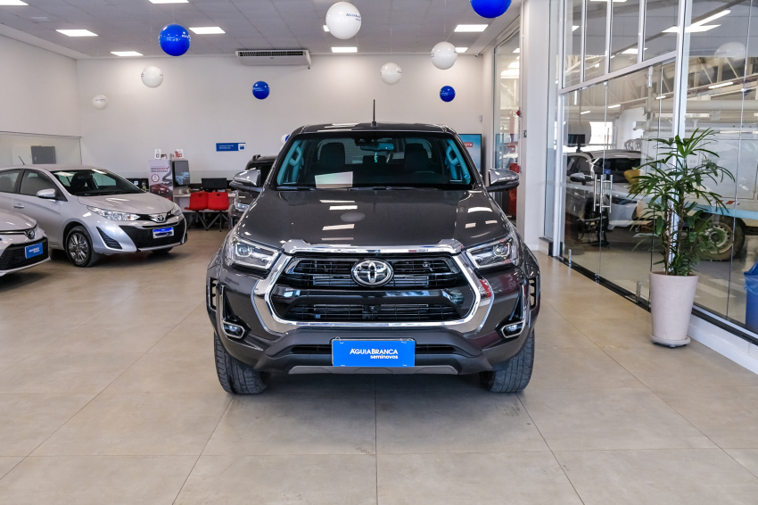 Toyota HILUX 2.8 D-4D TURBO DIESEL CD SRX PLUS 4X4 AUTOMÁTICO 3