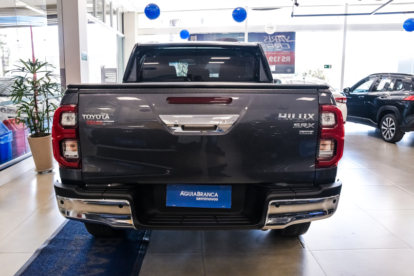 Toyota HILUX 2.8 D-4D TURBO DIESEL CD SRX PLUS 4X4 AUTOMÁTICO 8