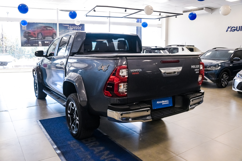 Toyota HILUX 2.8 D-4D TURBO DIESEL CD SRX PLUS 4X4 AUTOMÁTICO 7