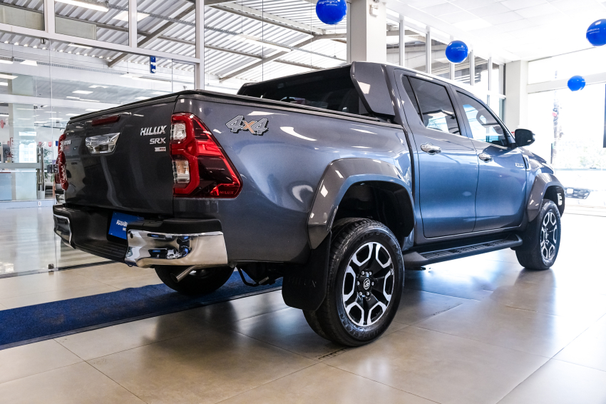 Toyota HILUX 2.8 D-4D TURBO DIESEL CD SRX PLUS 4X4 AUTOMÁTICO 10