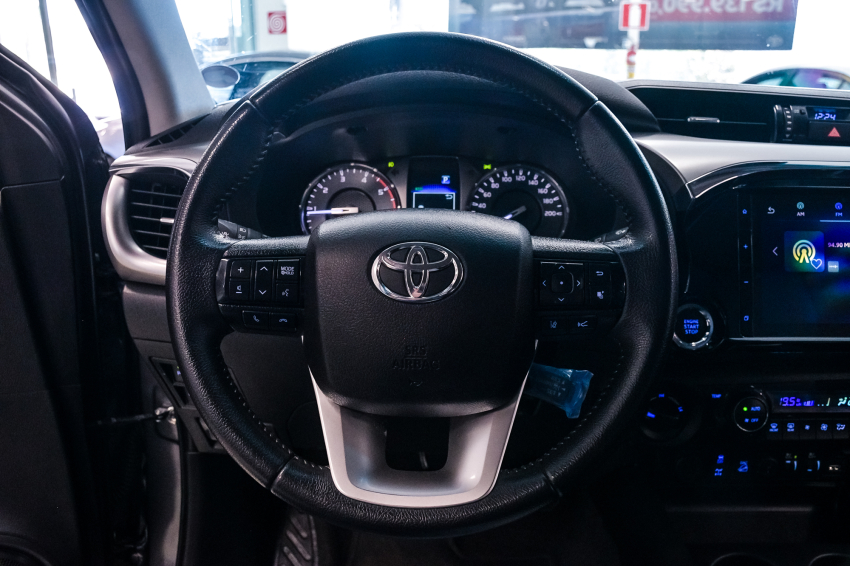 Toyota HILUX 2.8 D-4D TURBO DIESEL CD SRX PLUS 4X4 AUTOMÁTICO 15