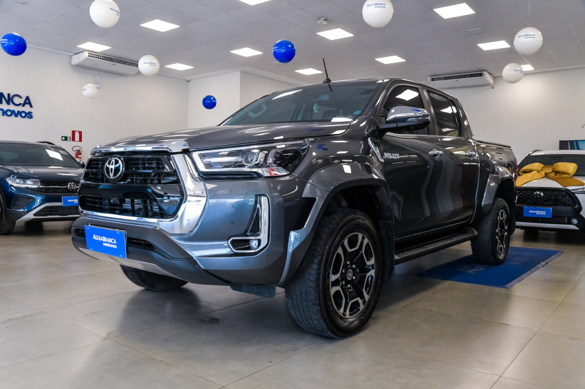 Toyota HILUX 2.8 D-4D TURBO DIESEL CD SRX PLUS 4X4 AUTOMÁTICO