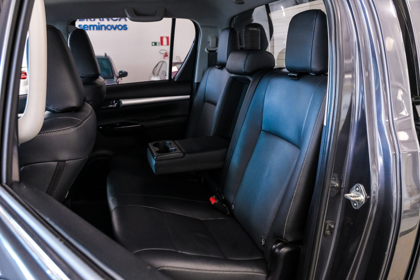 Toyota HILUX 2.8 D-4D TURBO DIESEL CD SRX PLUS 4X4 AUTOMÁTICO 22