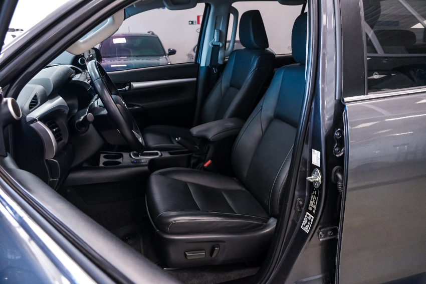 Toyota HILUX 2.8 D-4D TURBO DIESEL CD SRX PLUS 4X4 AUTOMÁTICO 20
