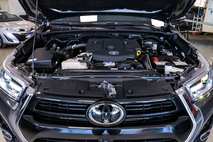 Toyota HILUX 2.8 D-4D TURBO DIESEL CD SRX PLUS 4X4 AUTOMÁTICO 6