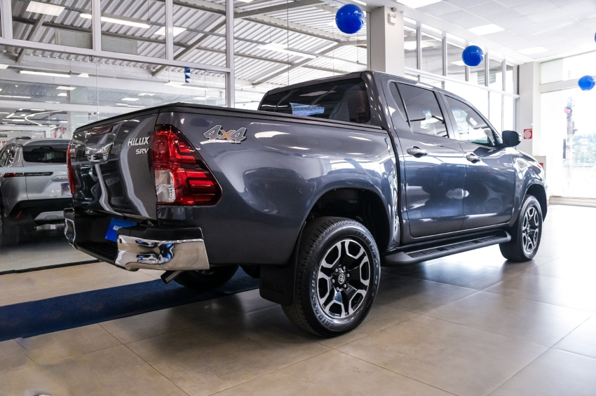 Toyota HILUX 2.8 D-4D TURBO DIESEL CD SRV 4X4 AUTOMÁTICO 10