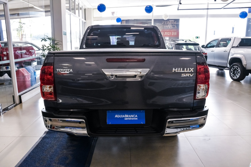 Toyota HILUX 2.8 D-4D TURBO DIESEL CD SRV 4X4 AUTOMÁTICO 8