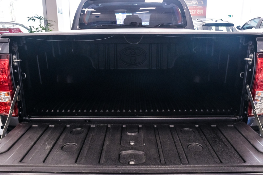 Toyota HILUX 2.8 D-4D TURBO DIESEL CD SRV 4X4 AUTOMÁTICO 11