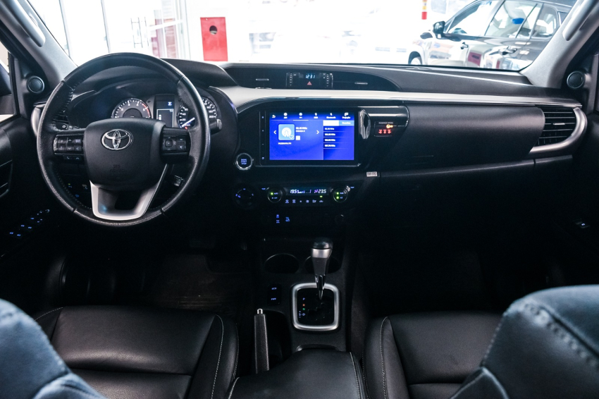 Toyota HILUX 2.8 D-4D TURBO DIESEL CD SRV 4X4 AUTOMÁTICO 13