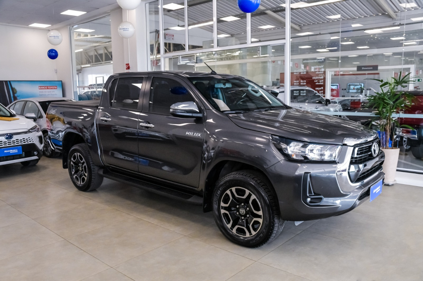 Toyota HILUX 2.8 D-4D TURBO DIESEL CD SRV 4X4 AUTOMÁTICO 5