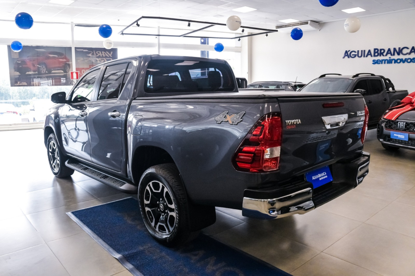 Toyota HILUX 2.8 D-4D TURBO DIESEL CD SRV 4X4 AUTOMÁTICO 7