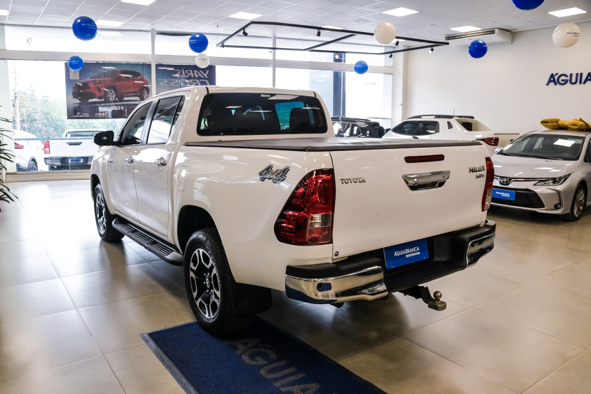 Toyota HILUX 2.8 D-4D TURBO DIESEL CD SRV 4X4 AUTOMÁTICO 7