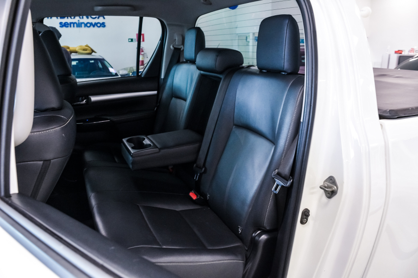Toyota HILUX 2.8 D-4D TURBO DIESEL CD SRV 4X4 AUTOMÁTICO 22