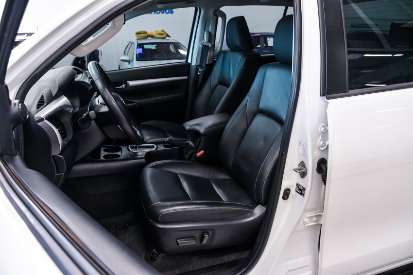 Toyota HILUX 2.8 D-4D TURBO DIESEL CD SRV 4X4 AUTOMÁTICO 20