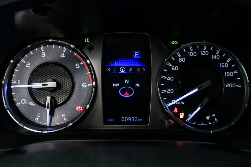 Toyota HILUX 2.8 D-4D TURBO DIESEL CD SRV 4X4 AUTOMÁTICO 12
