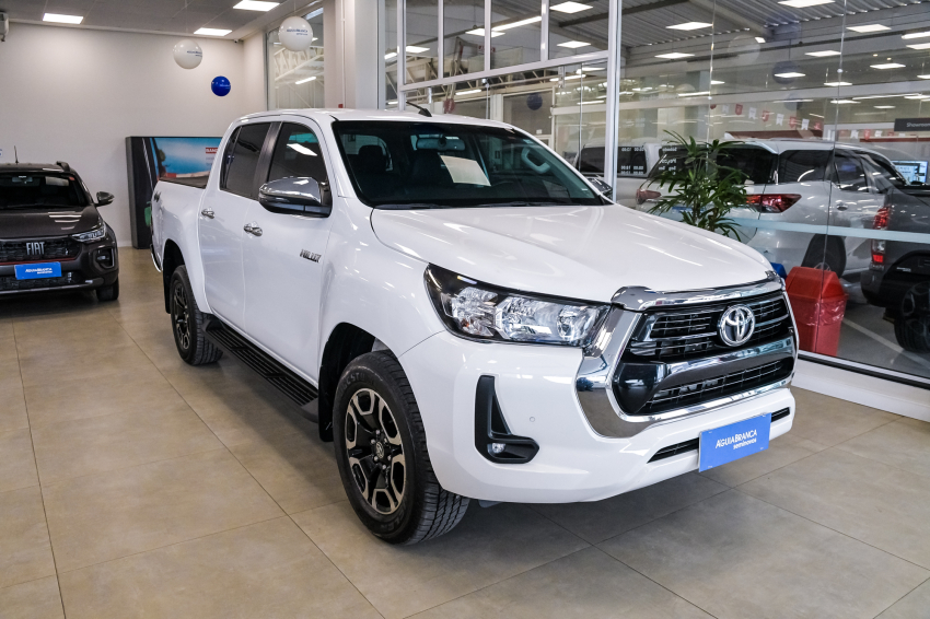 Toyota HILUX 2.8 D-4D TURBO DIESEL CD SRV 4X4 AUTOMÁTICO 5