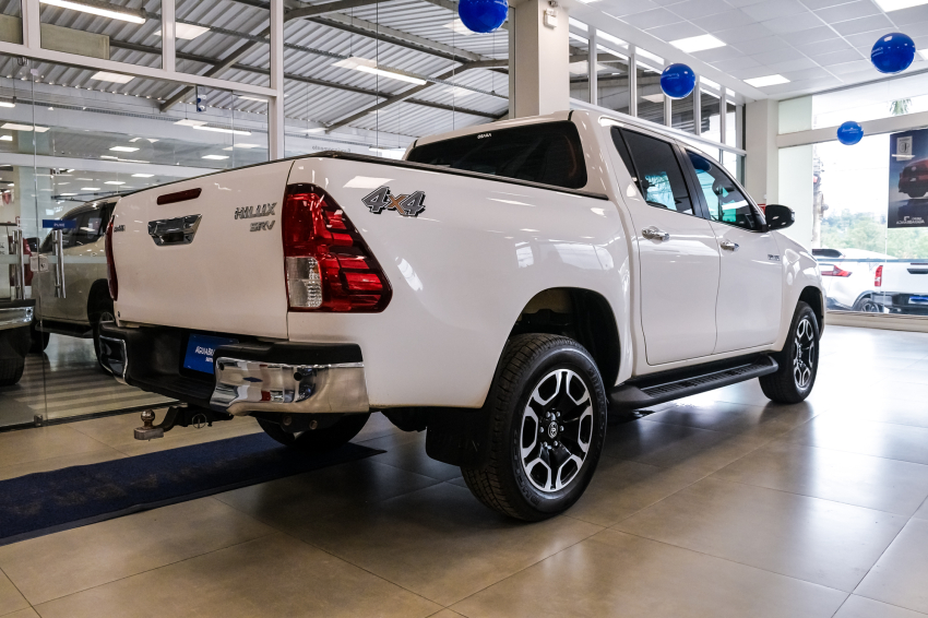 Toyota HILUX 2.8 D-4D TURBO DIESEL CD SRV 4X4 AUTOMÁTICO 10