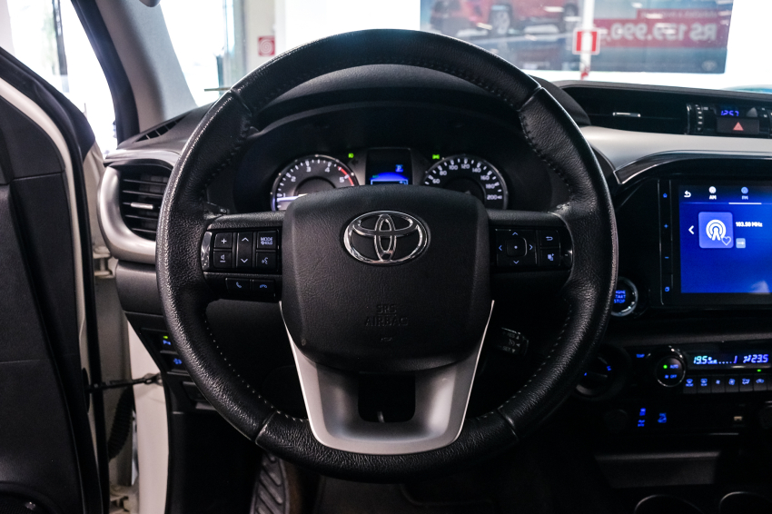 Toyota HILUX 2.8 D-4D TURBO DIESEL CD SRV 4X4 AUTOMÁTICO 15