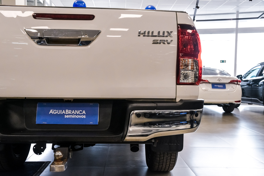Toyota HILUX 2.8 D-4D TURBO DIESEL CD SRV 4X4 AUTOMÁTICO 9
