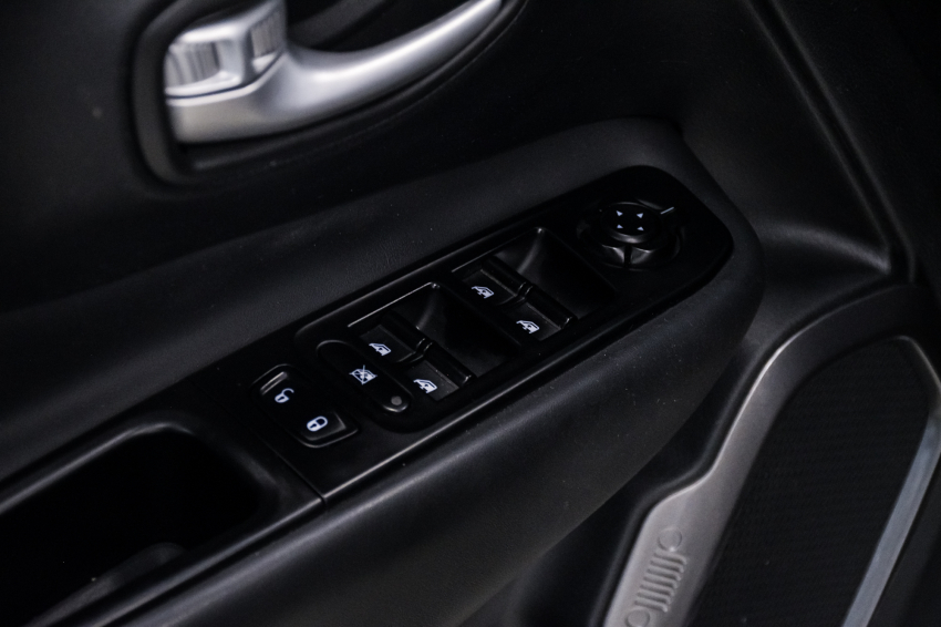 JEEP RENEGADE 1.3 T270 TURBO FLEX LONGITUDE AT6 18