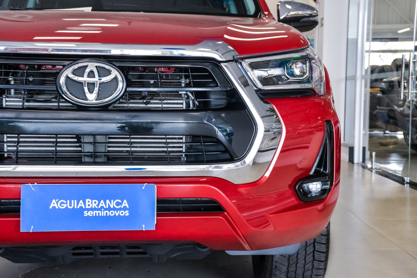 Toyota HILUX 2.8 D-4D TURBO DIESEL CD SRV 4X4 AUTOMÁTICO 4