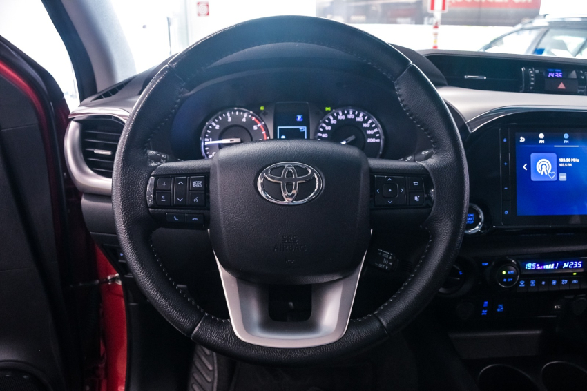 Toyota HILUX 2.8 D-4D TURBO DIESEL CD SRV 4X4 AUTOMÁTICO 15