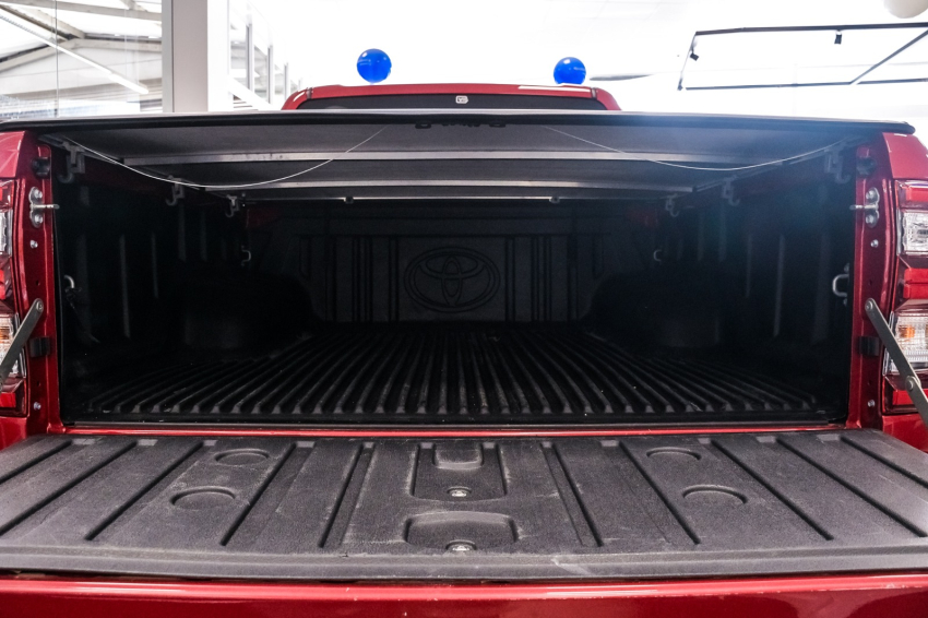 Toyota HILUX 2.8 D-4D TURBO DIESEL CD SRV 4X4 AUTOMÁTICO 11
