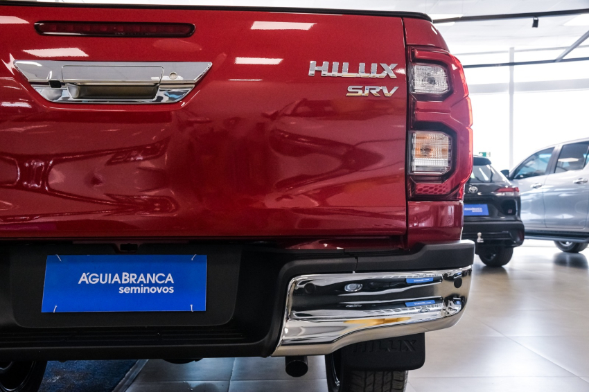 Toyota HILUX 2.8 D-4D TURBO DIESEL CD SRV 4X4 AUTOMÁTICO 9