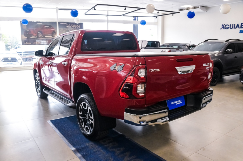 Toyota HILUX 2.8 D-4D TURBO DIESEL CD SRV 4X4 AUTOMÁTICO 7