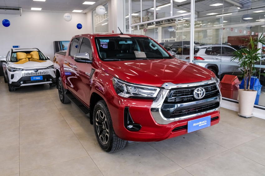 Toyota HILUX 2.8 D-4D TURBO DIESEL CD SRV 4X4 AUTOMÁTICO 5