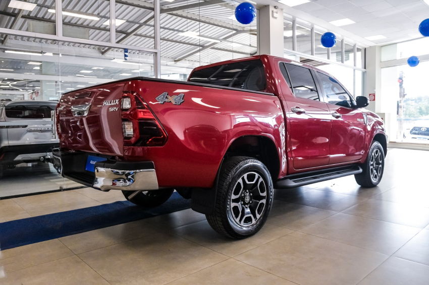 Toyota HILUX 2.8 D-4D TURBO DIESEL CD SRV 4X4 AUTOMÁTICO 10