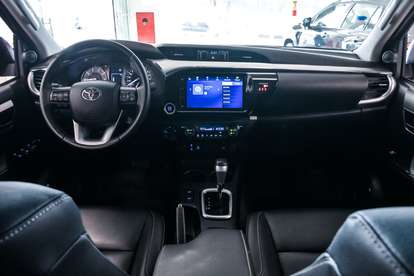 Toyota HILUX 2.8 D-4D TURBO DIESEL CD SRV 4X4 AUTOMÁTICO 14