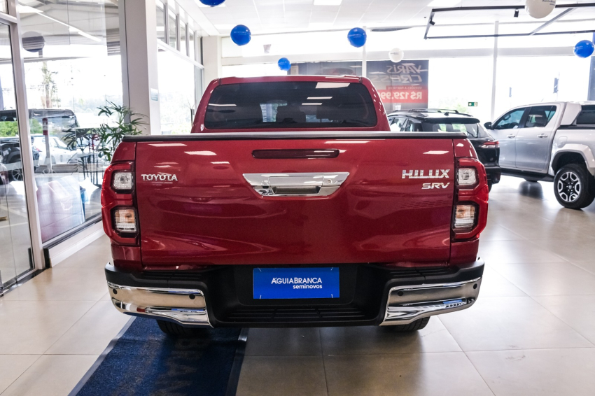 Toyota HILUX 2.8 D-4D TURBO DIESEL CD SRV 4X4 AUTOMÁTICO 8