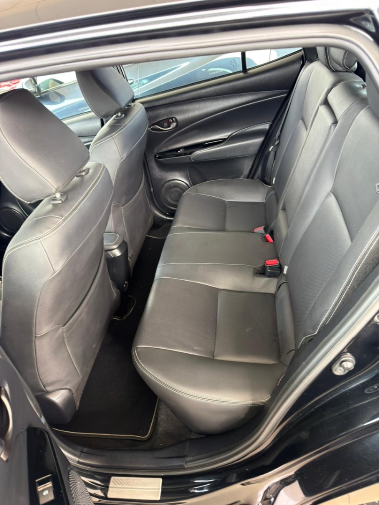 toyota yaris xls 1.5 com 35 mil km  2023/20241