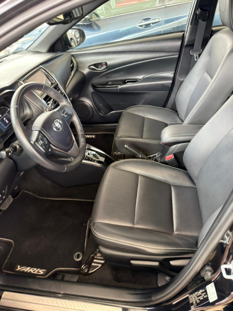 toyota yaris xls 1.5 com 35 mil km  2023/20246